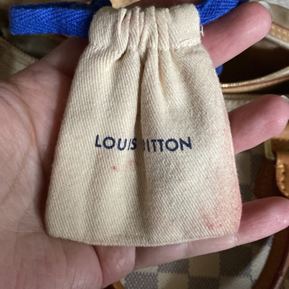 Beautiful Louis Vuitton Speedy 30 Handbag. - Picture 15 of 16